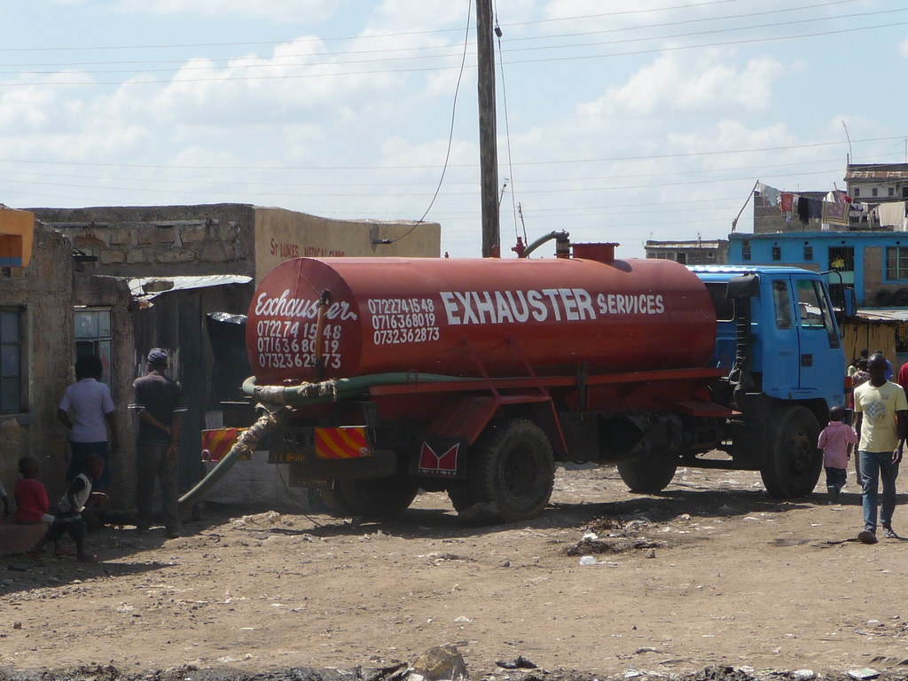 Biogas reactor that is used for treating faecal sludge